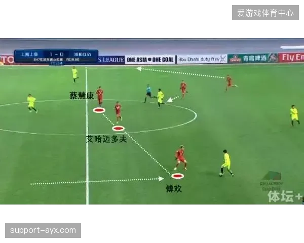 防守型中场皮纳的屏障作用，是佛得角高位逼抢体系的重要一环。